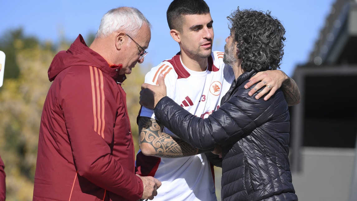 Roma, che sorpresa a Trigoria: Tommasi segue l'allenamento a bordo campo