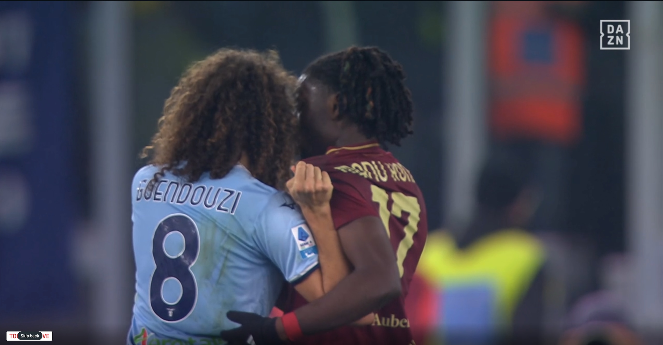 Scintille in campo nel derby, da Paredes a Guendouzi: nervi tesi in campo