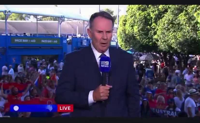 Giornalista insulta Djokovic e i tifosi serbi: bufera agli Australian Open