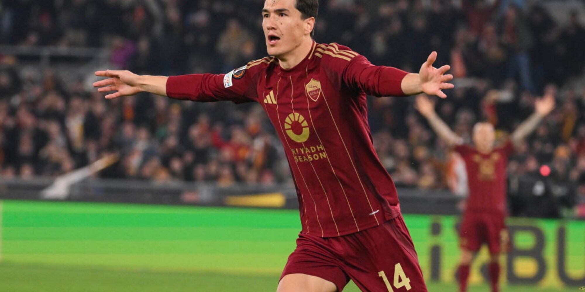 Roma due gol all'Eintracht: è ai playoff. La Lazio perde a Braga ma la vetta è sua