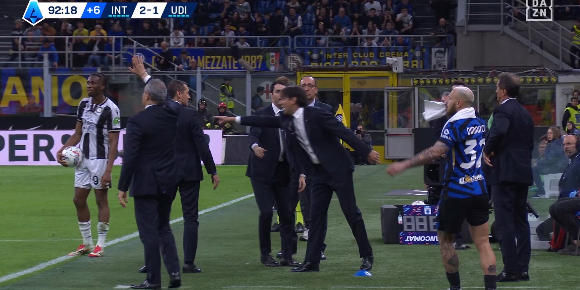 Furia Inzaghi durante Inter-Udinese: protesta con l'arbitro e entra in campo!
