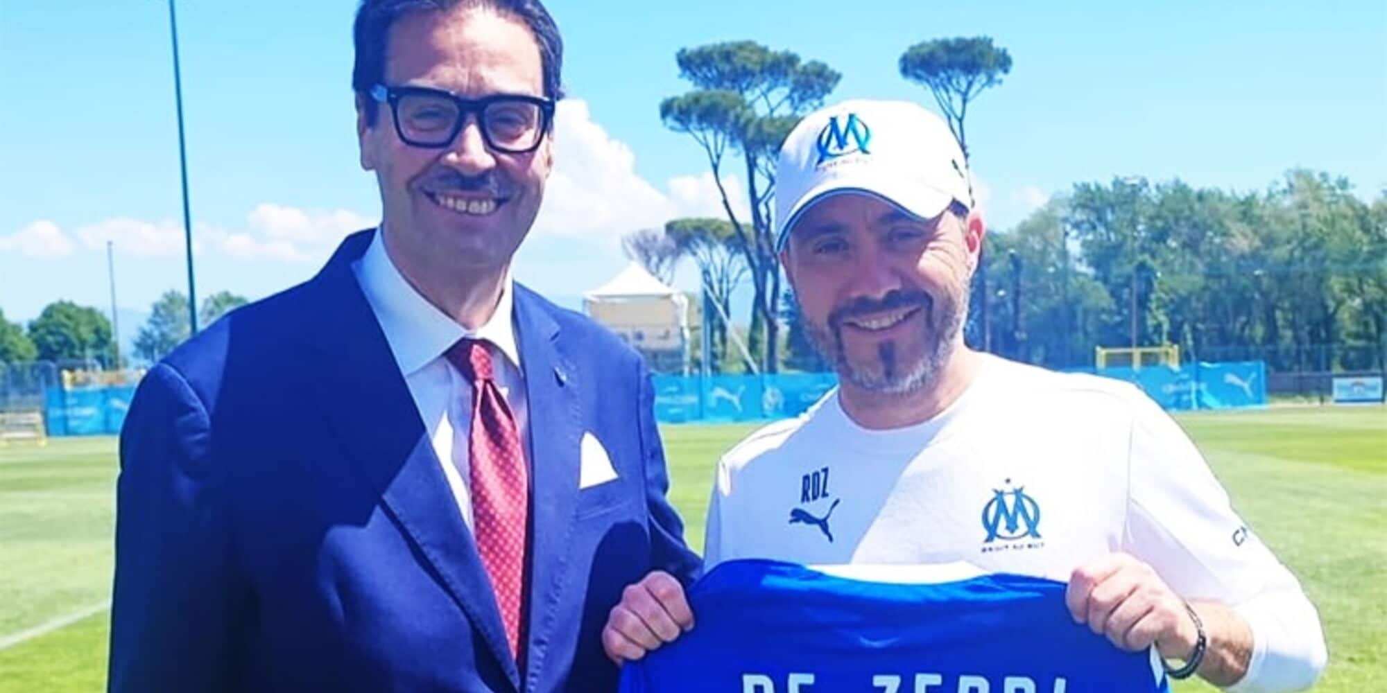 Barbiero consegna a De Zerbi la maglia iconica della Serie D