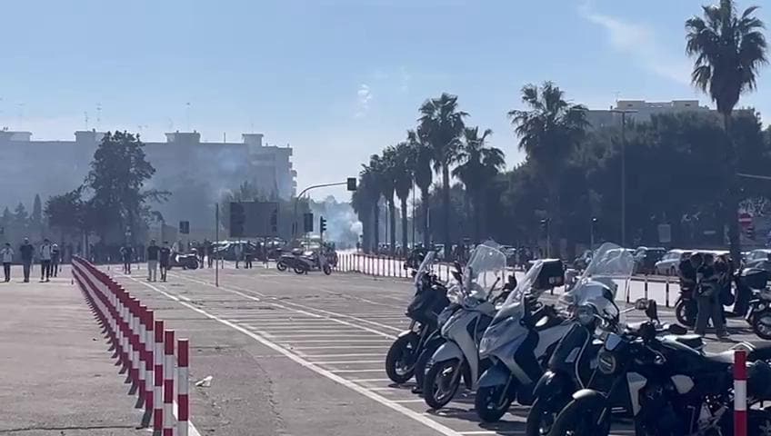 Lecce-Napoli, scontri fuori dallo stadio Via del mare