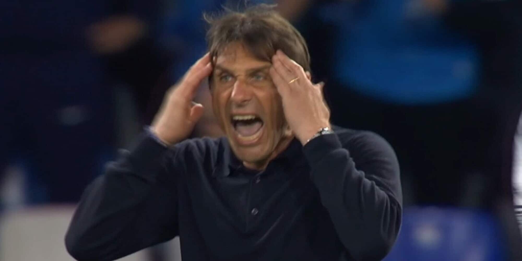 Conte impazzisce al 2-1 del Napoli, la frase urlata e il gesto ai giocatori: "Adesso..."