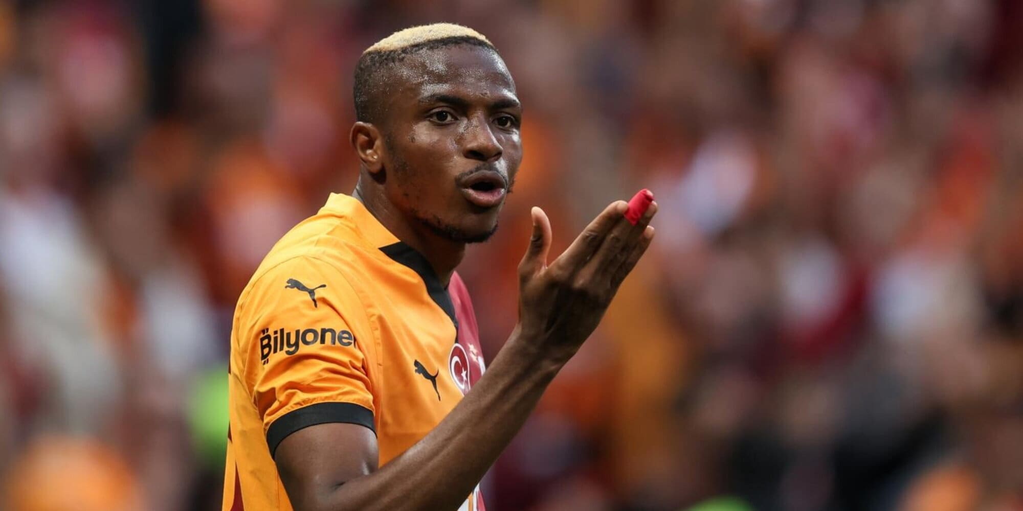 Osimhen, il Napoli aspetta i suoi 75 milioni: l’indizio social dell’amico