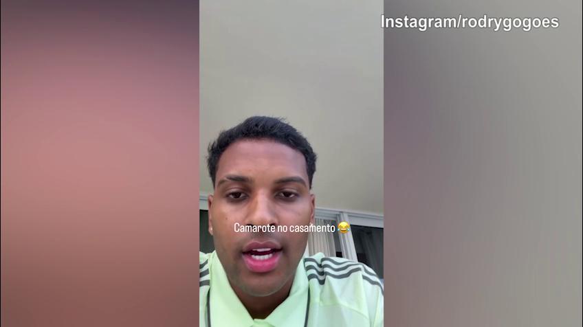 Real Madrid, l'hotel è con vista su...un matrimonio: Rodrygo ride dal balcone