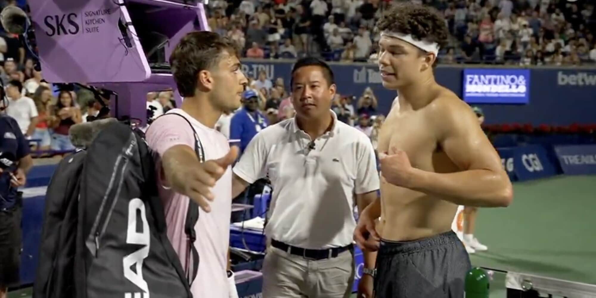 Flavio Cobolli e Ben Shelton si confrontano a rete dopo il match al Masters 1000 di Toronto