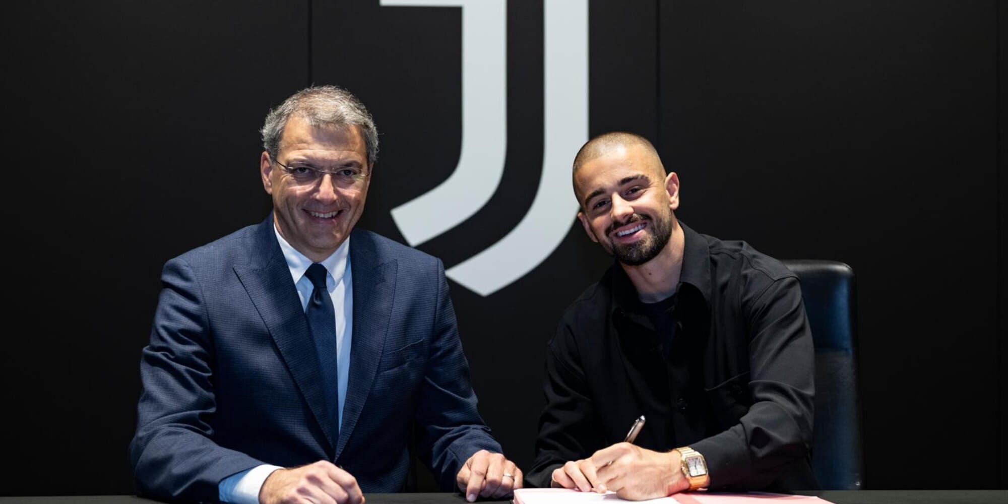 Zhegrova con la maglia della Juve: le foto esaltano i tifosi