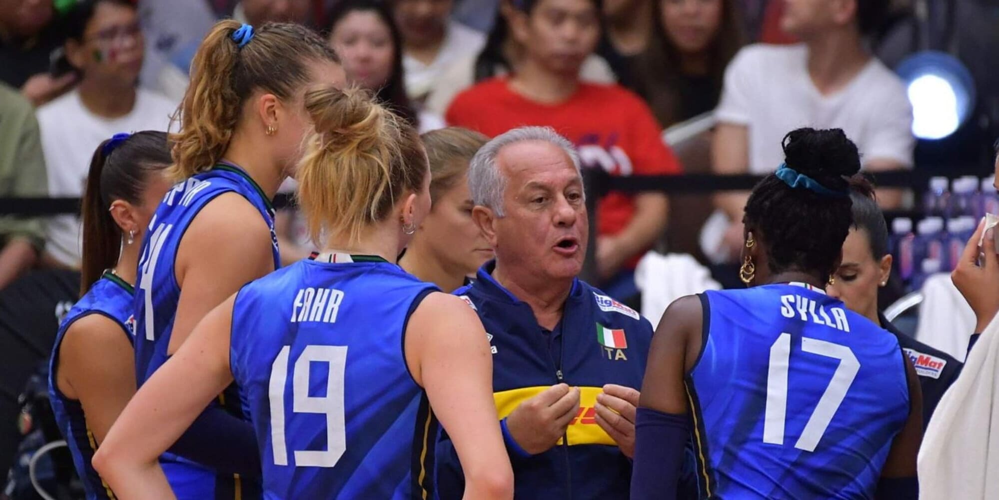 L'Italia va in crisi contro la Turchia nel secondo set, la dura frase di Velasco: "Dobbiamo menare e..."