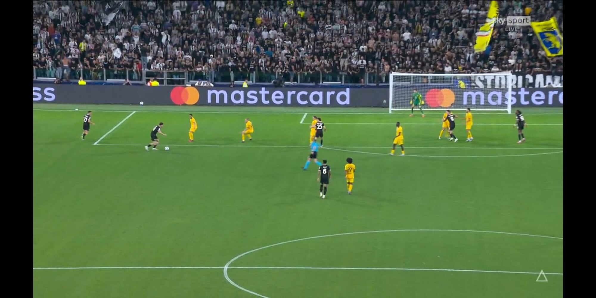 Yildiz, magia alla Del Piero: la sequenza del gol contro il Borussia Dortmund