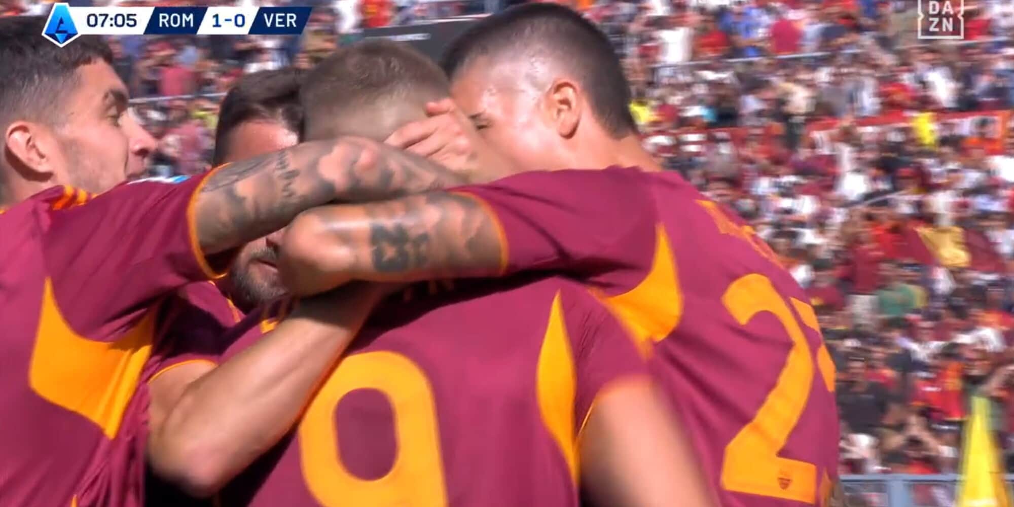 Mancini 'picchia' Dovbyk dopo il gol: l'esultanza estrema del difensore giallorosso