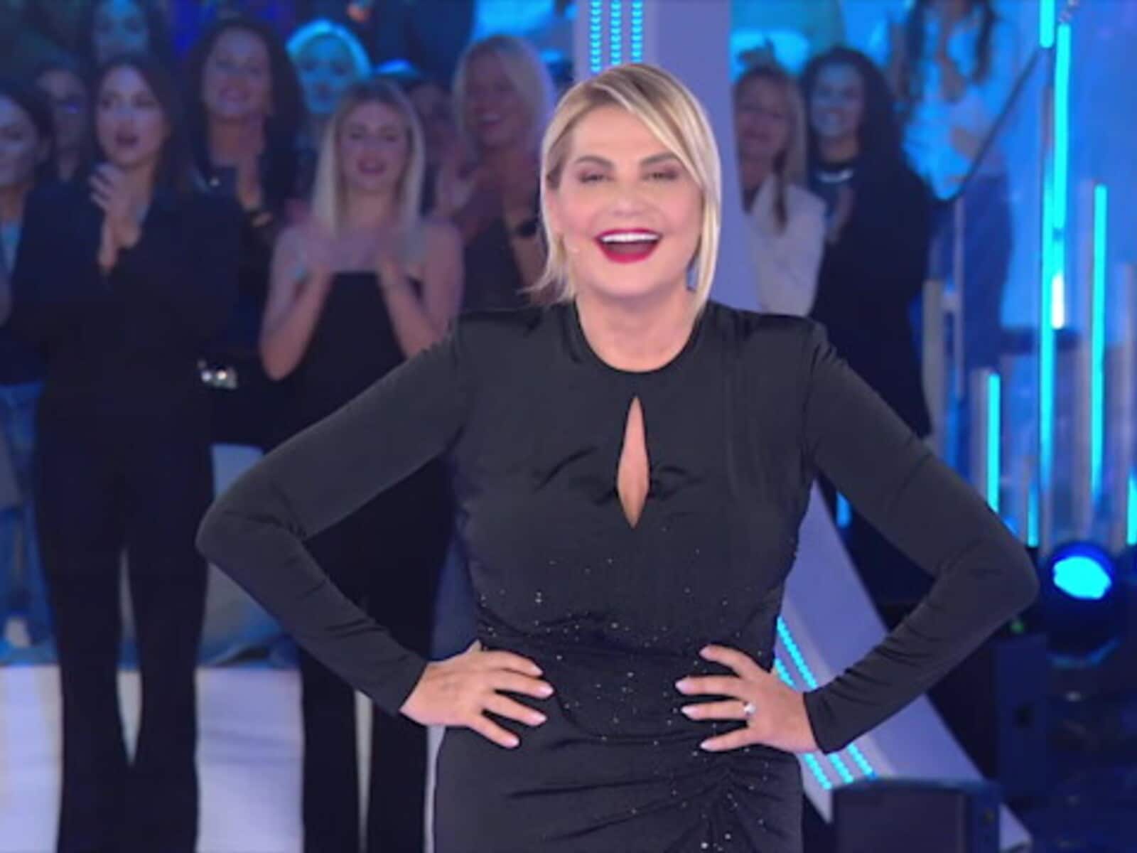 Simona Ventura promossa al Grande Fratello: cosa ha fatto Signorini prima della diretta