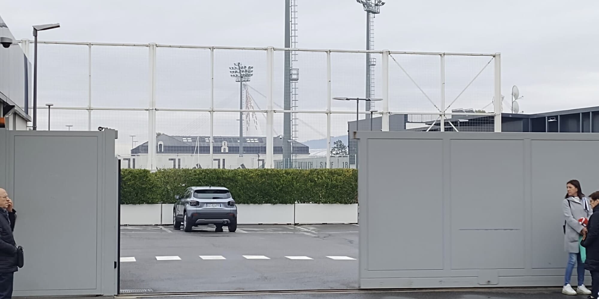 Juve, tifosi alla Continassa per Spalletti