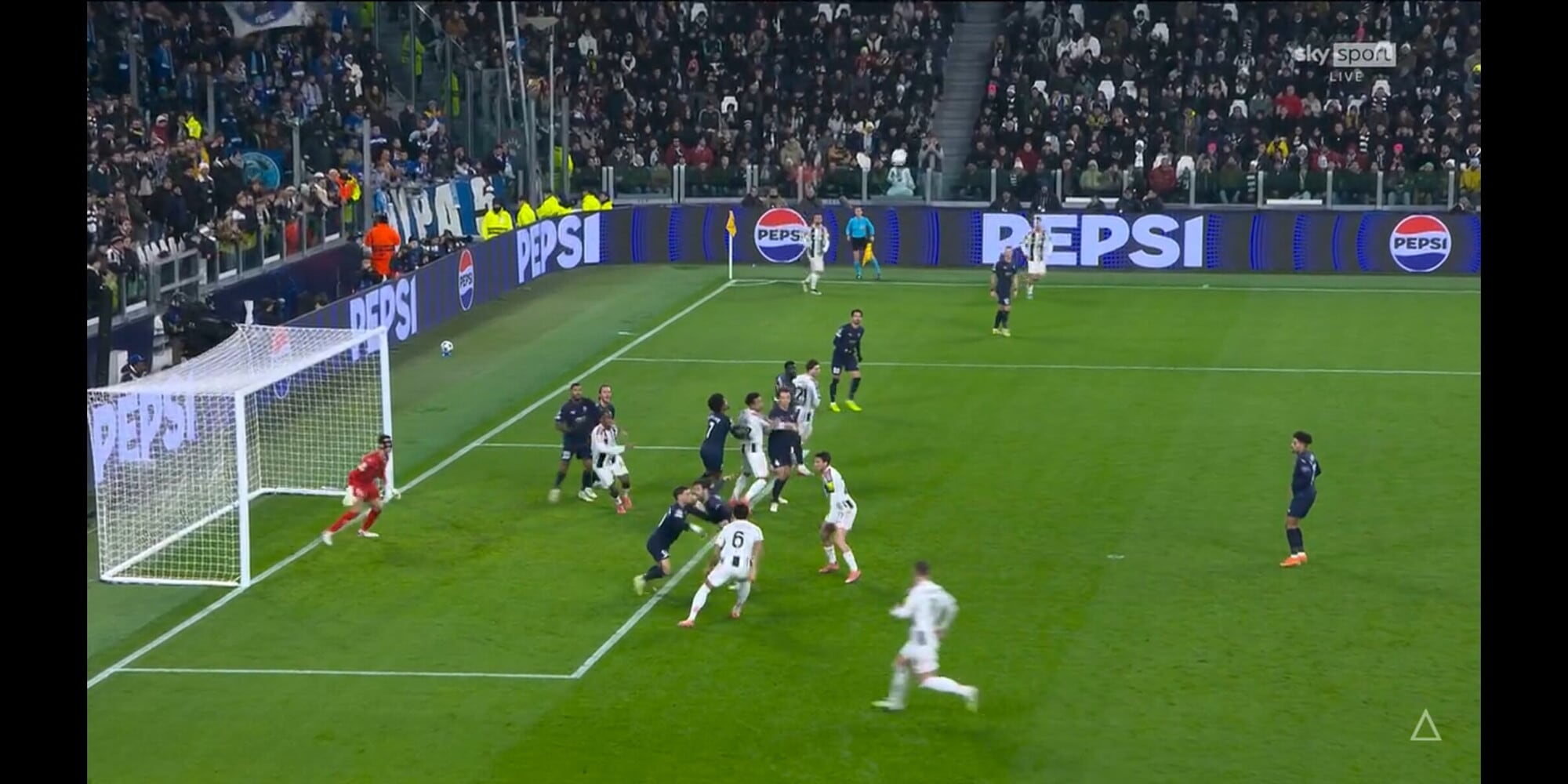 David, incredibile errore durante Juve-Pafos: il suo gol mangiato è clamoroso