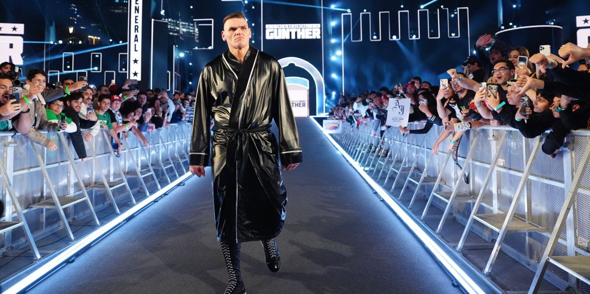 WWE, storico sbarco in Italia: Premium Live Event a Torino e maxi tour europeo