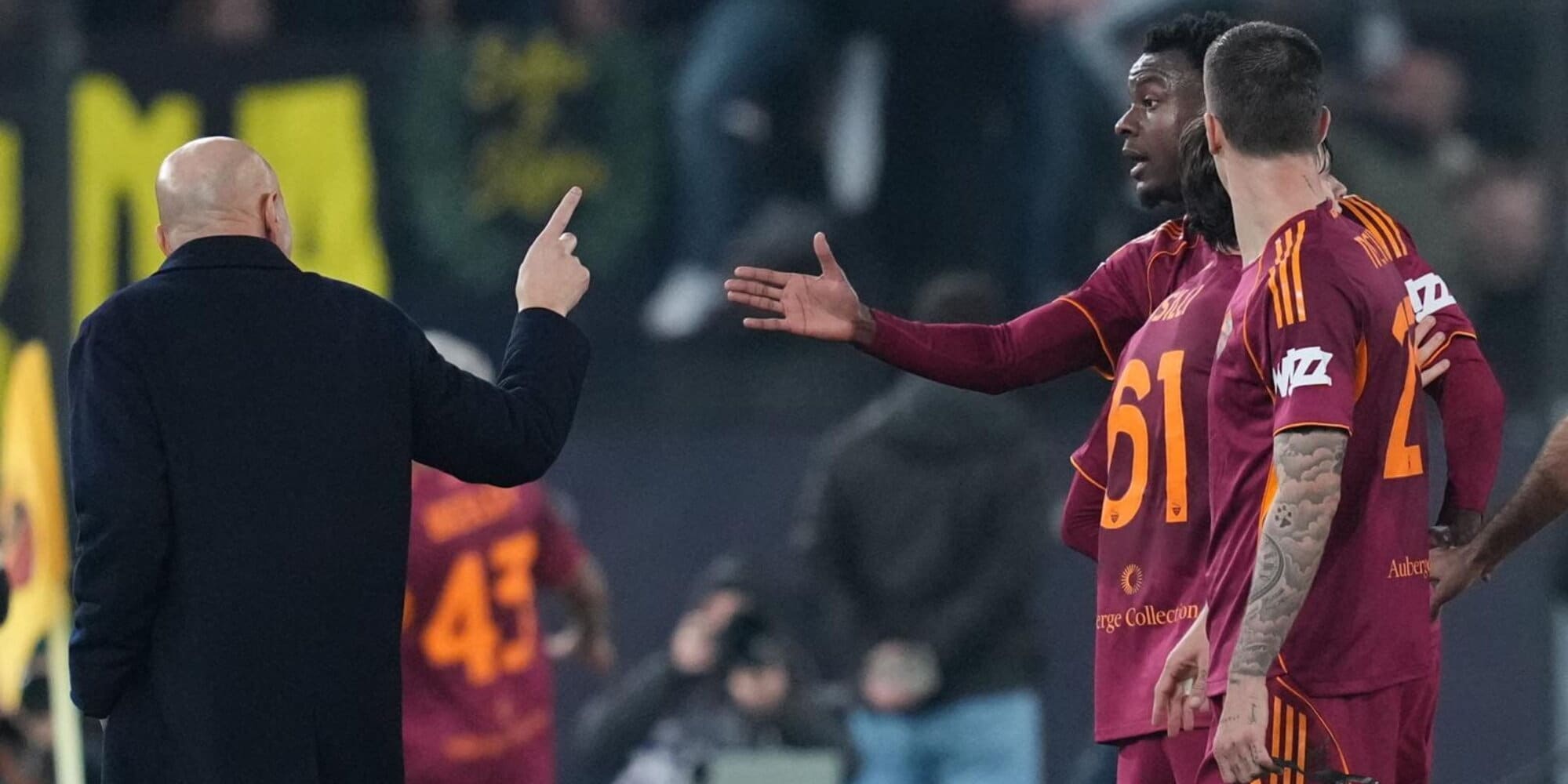 La Roma esulta e Spalletti entra in campo: N'Dicka si infuria e reagisce così