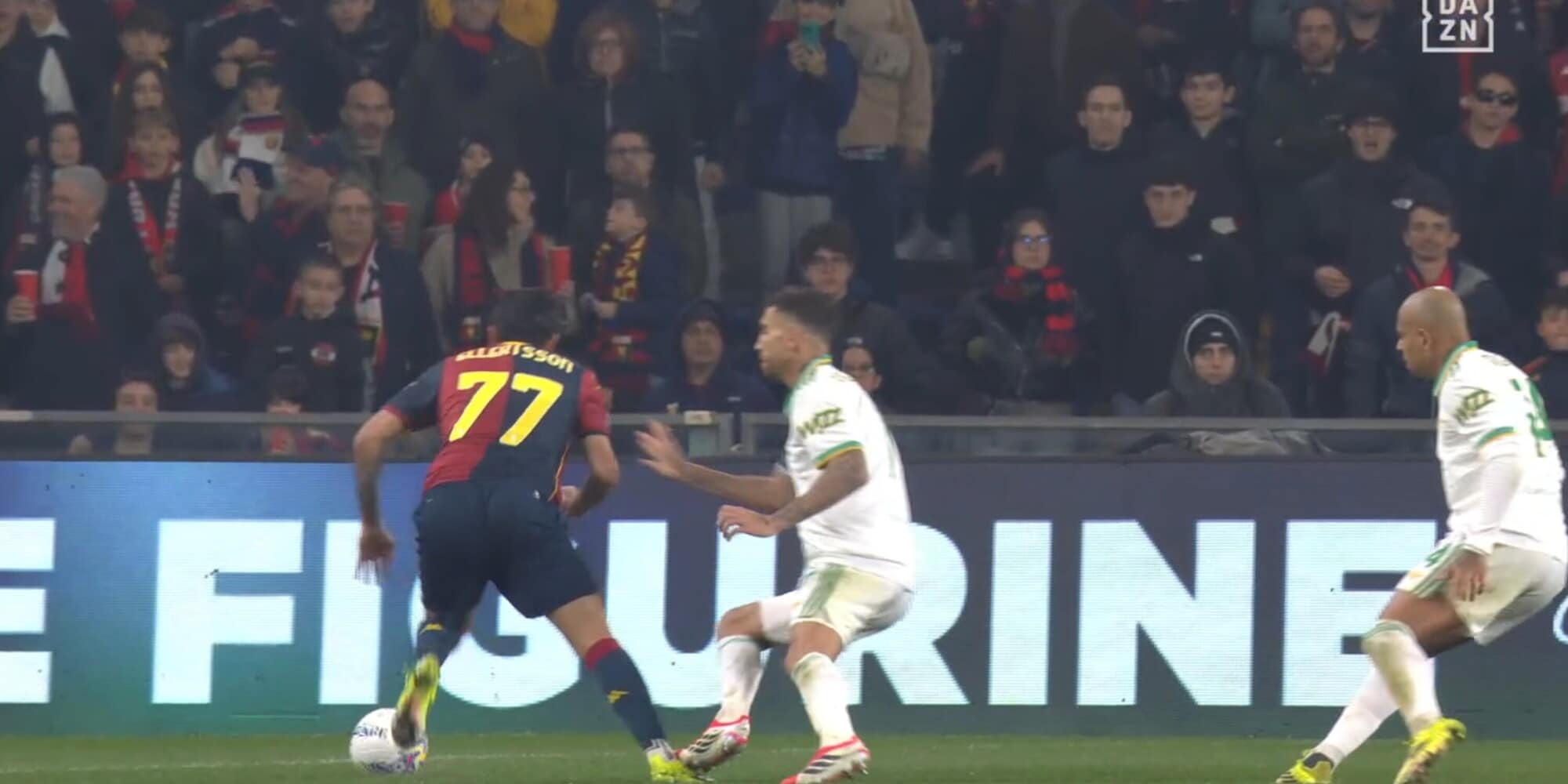 Pellegrini, che ingenuità: l'errore su Elletsson che regala il rigore al Genoa 