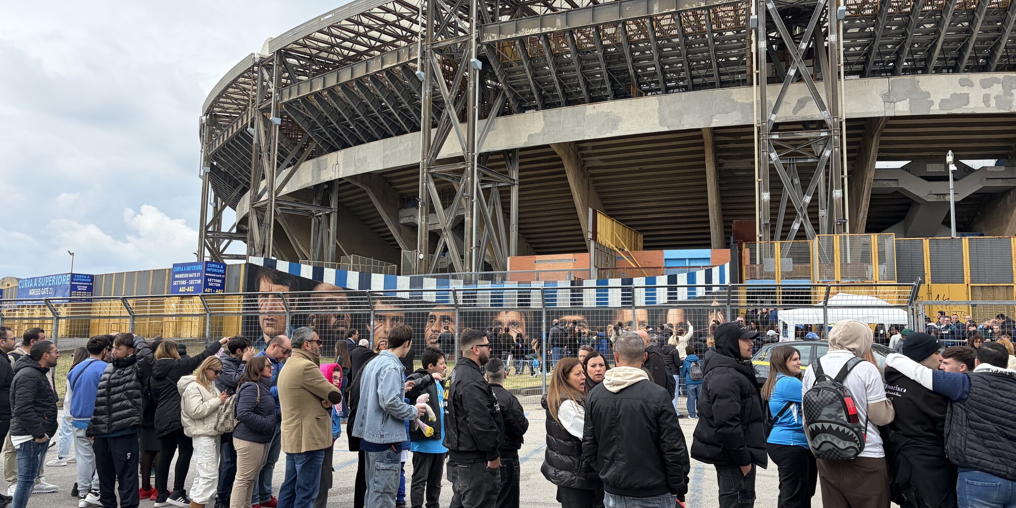 Napoli, in migliaia in coda al Maradona per le Giornate FAI