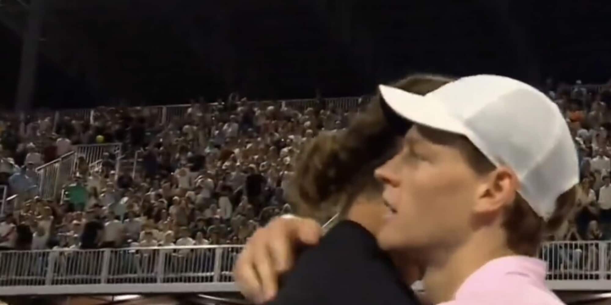 Tutta la frustrazione di Zverev nella frase in tedesco a rete con Sinner: "Non è bastato che..."