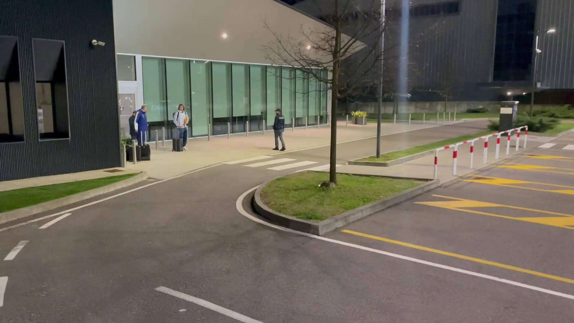 Il silenzio a Malpensa, la solitudine di Bastoni e la delusione di Donnarumma: l'Italia torna a casa
