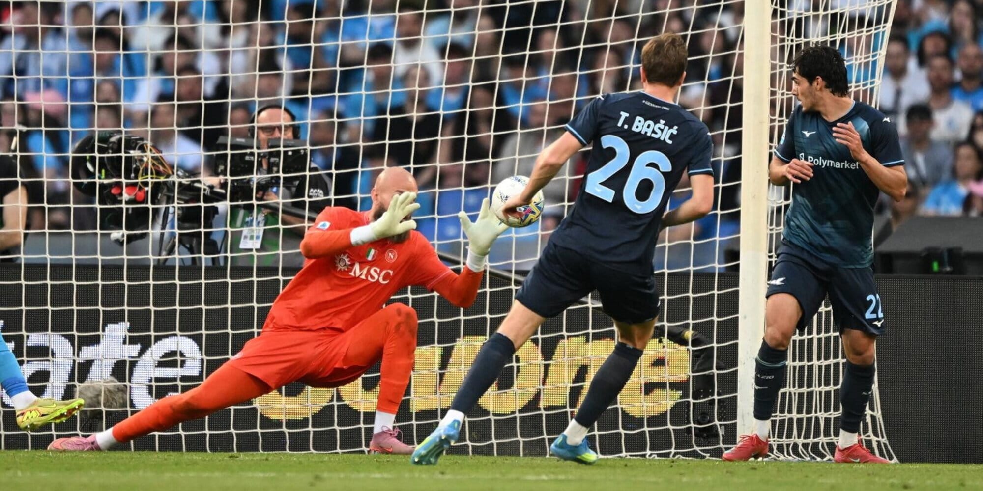 Tanta Lazio, poco Napoli: Sarri passa al Maradona con Cancellieri e Basic, l'Inter a +12 si prepara per la festa scudetto