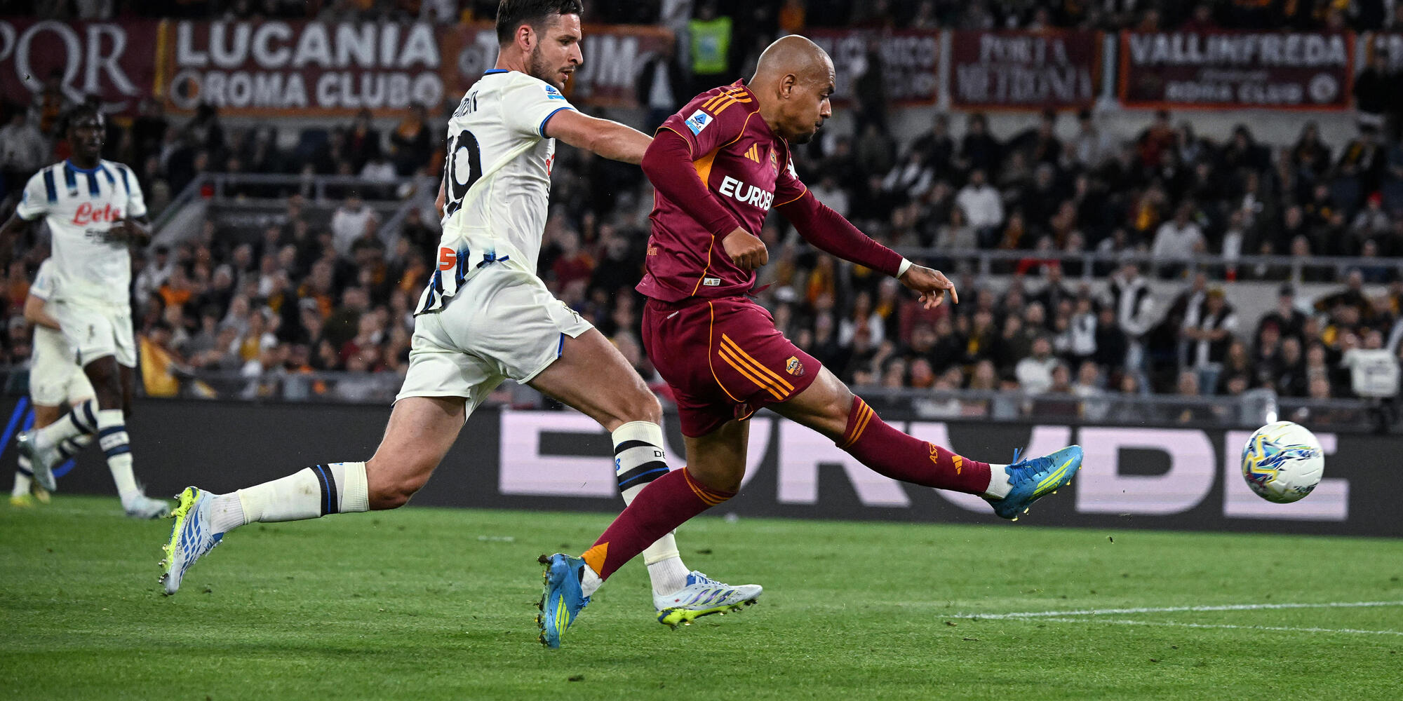 
            
            Tra Roma e Atalanta finisce 1-1, la Champions si allontana
          