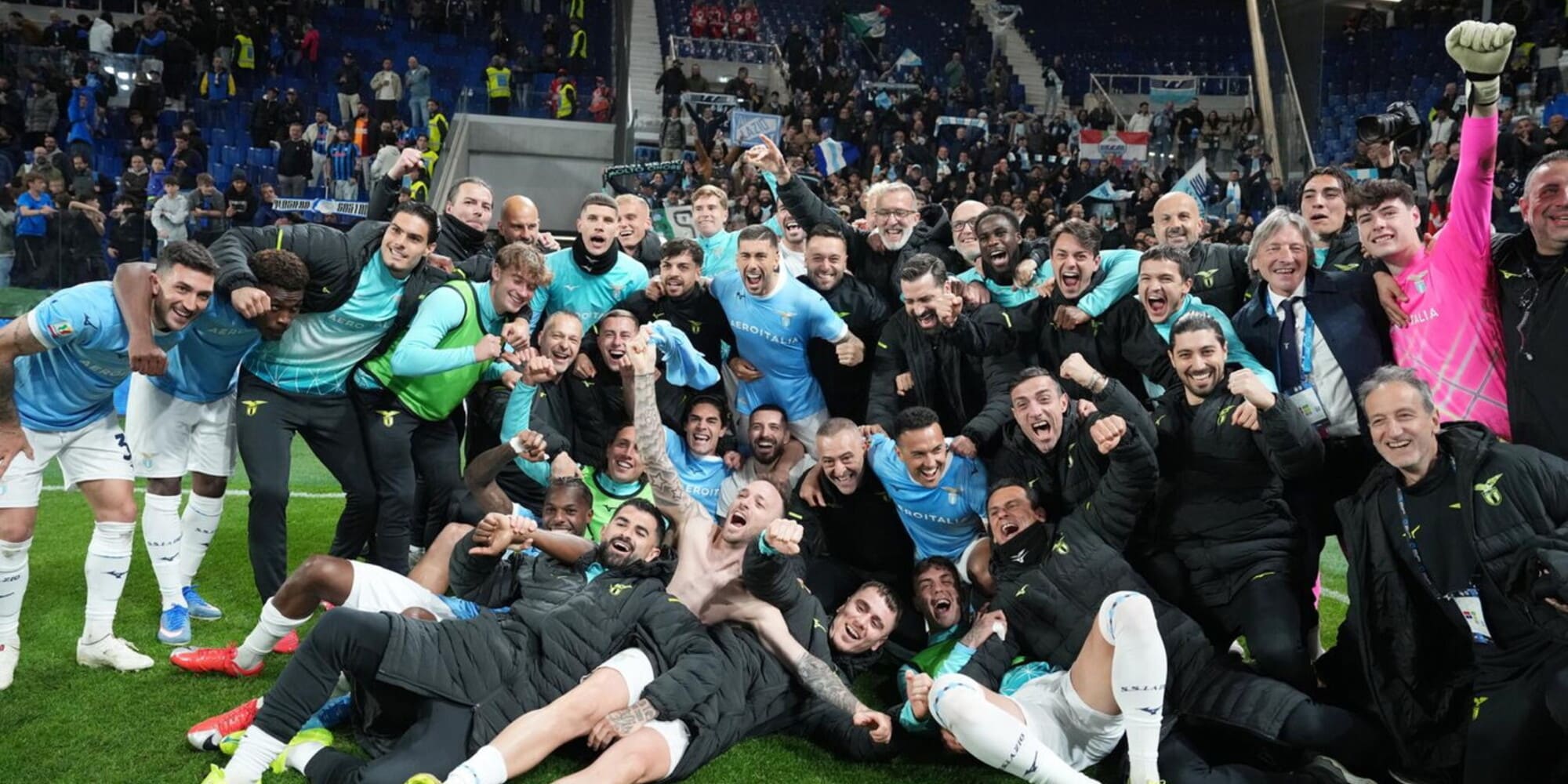 Lazio, è festa grande a fine partita: l'esultanza dei giocatori per la qualificazione in finale di Coppa Italia