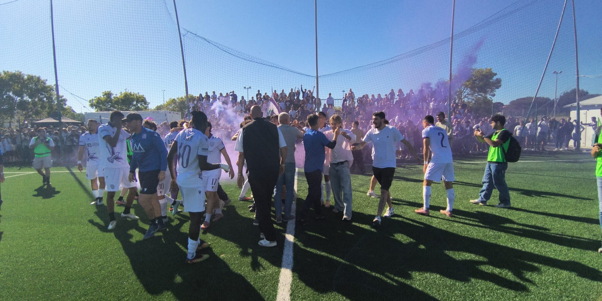L'Ostiamare promossa in Serie C: è festa grande con i tifosi in campo