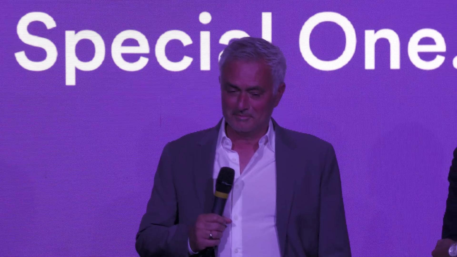 Mourinho e la gag sul ristorante: "Spero non ci sia..."