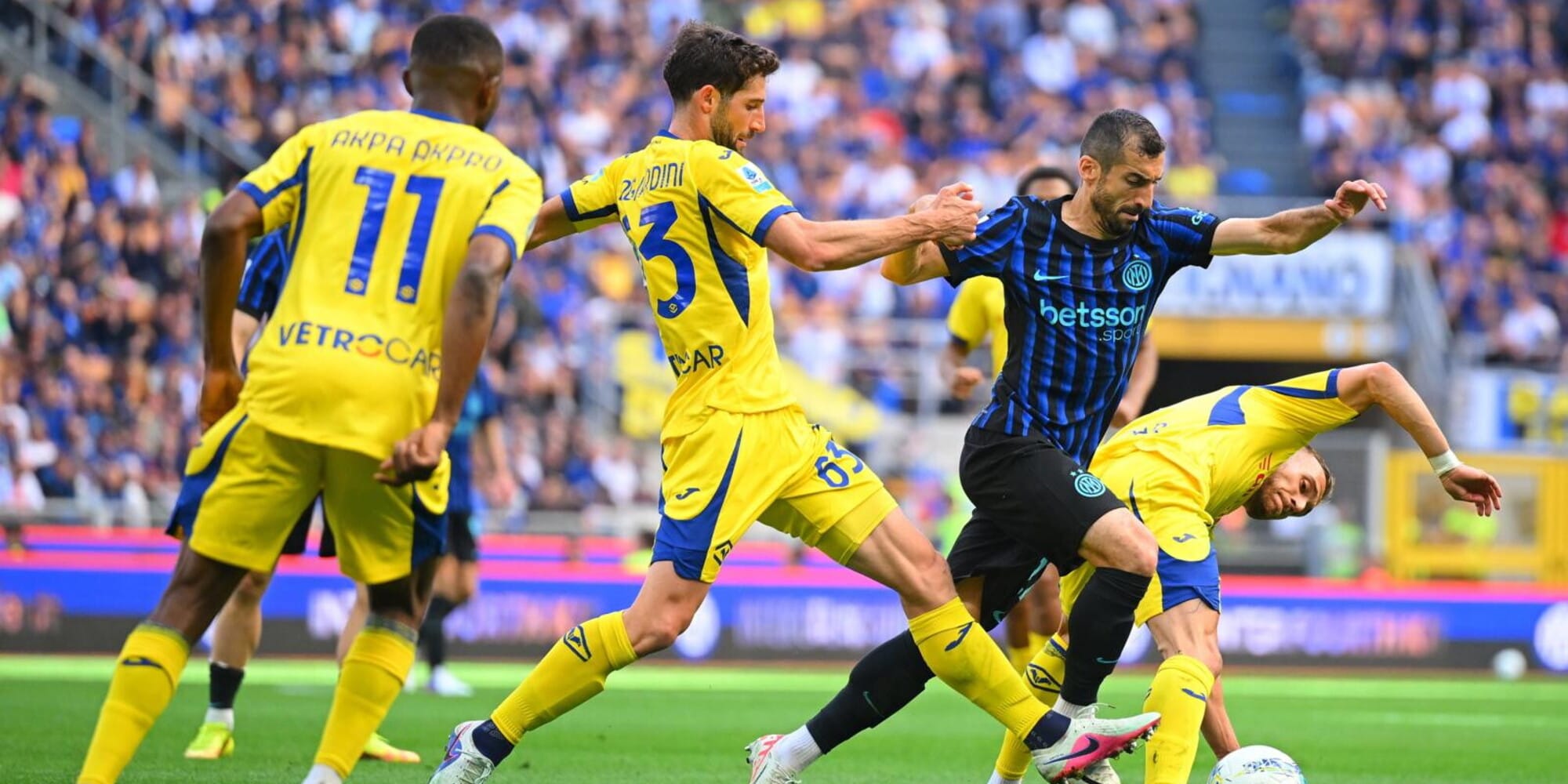 Bowie replica all'autogol di Edmundsson, finisce in parità tra Inter e Verona: parte la festa scudetto nerazzurra