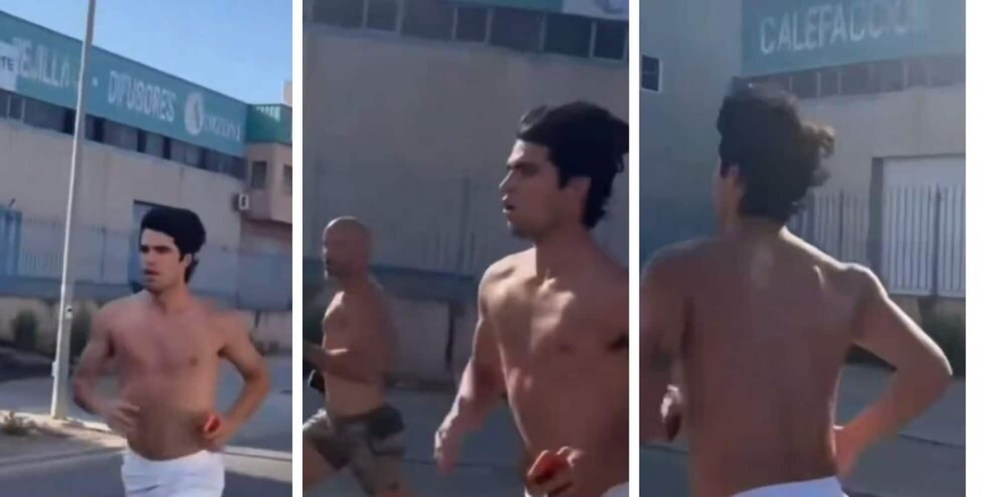 Alcaraz in versione Rocky fa impazzire la Spagna: a petto nudo, con i capelli lunghi e senza tutore