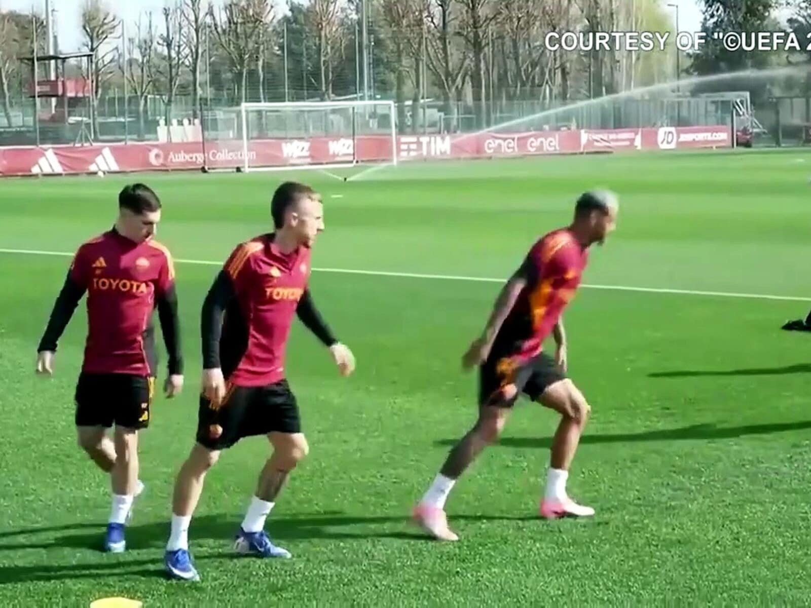 Angelino saluta la Roma: "Un onore indossare questa maglia" 