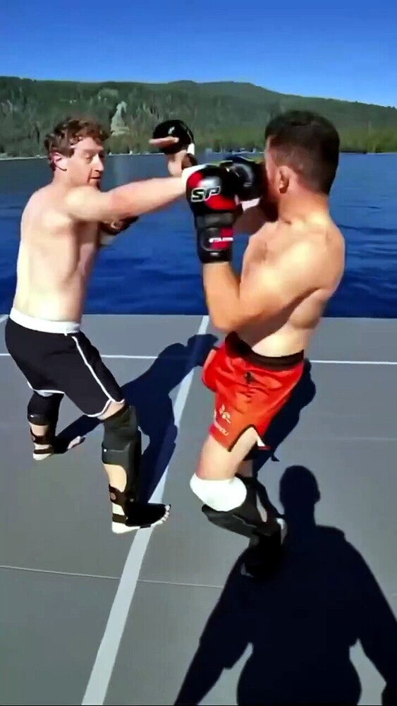 Zuckerberg sfida il campione UFC Dvalishvili: volano pugni e calci in mezzo al lago