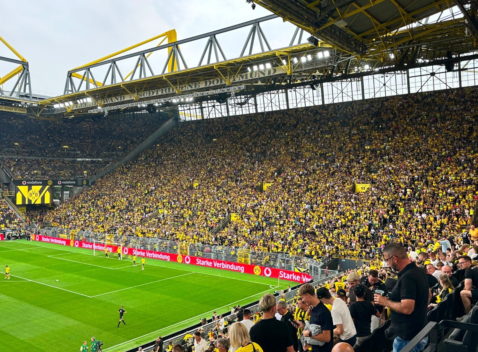Borussia Dortmund y Roma se preparan para un vibrante enfrentamiento este sábado