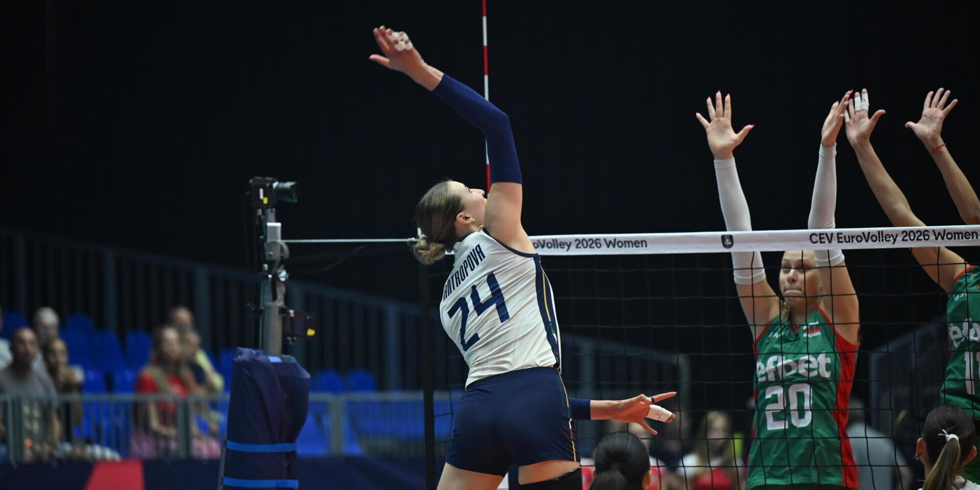 Squadra italiana di volley femminile in azione durante un match contro la Bulgaria ai Europei 2026