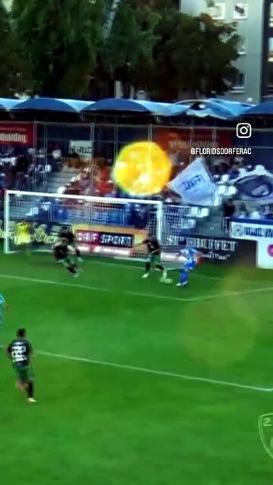 In Austria il gol più assurdo di sempre: la palla non vuole proprio entrare