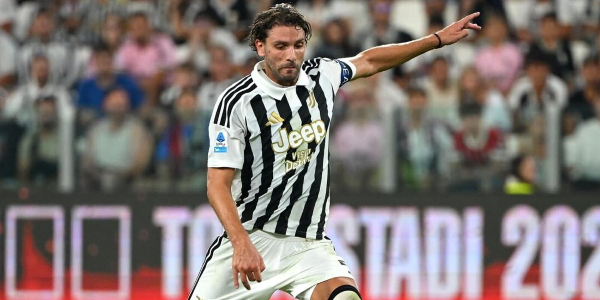 giocatore bianconero con problema al ginocchio, infortunio, recupero, menisco, partite saltate