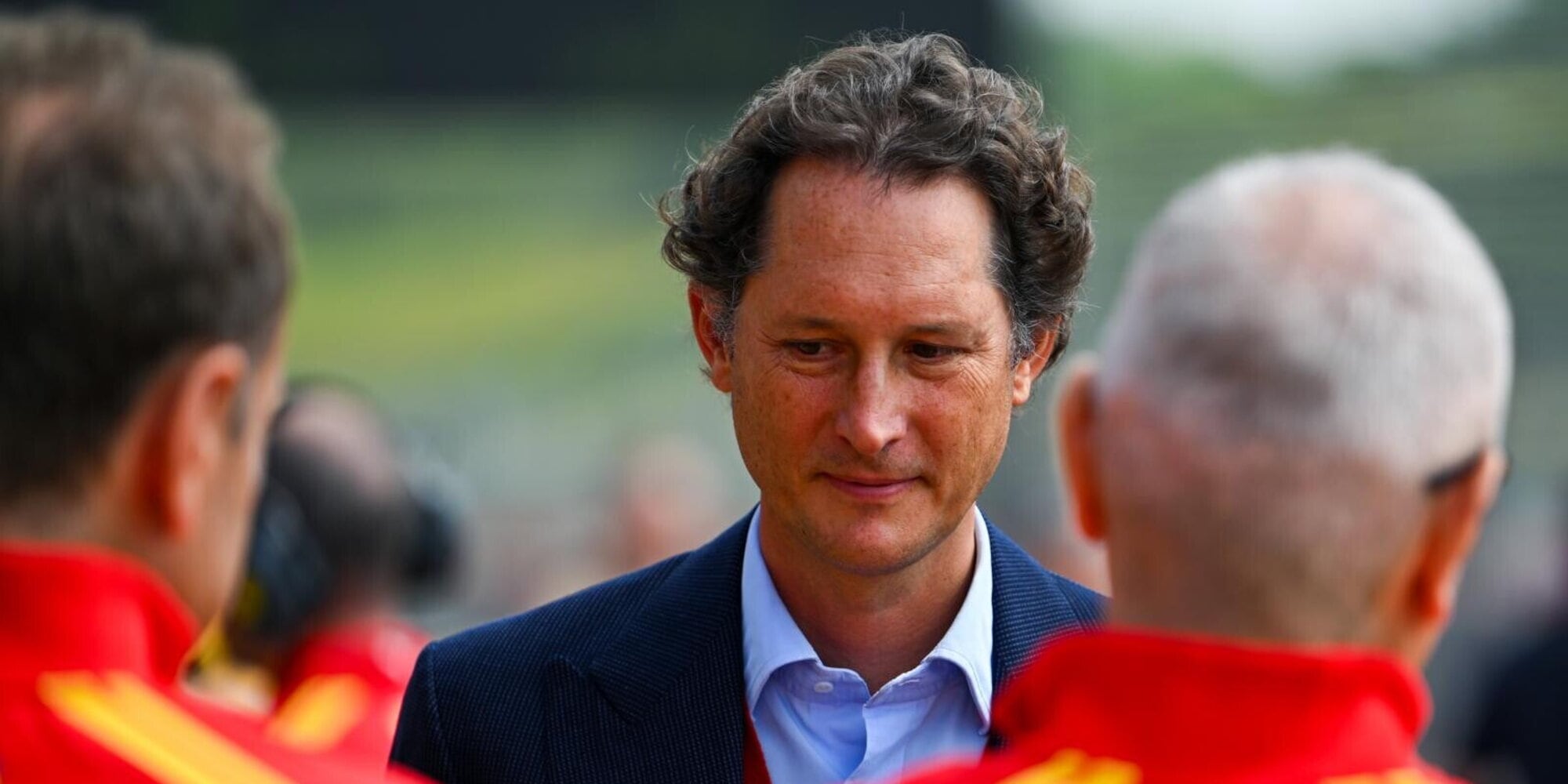 Ferrari in crisi a Monza, il presidente Elkann deve intervenire, Vasseur non è più in grado