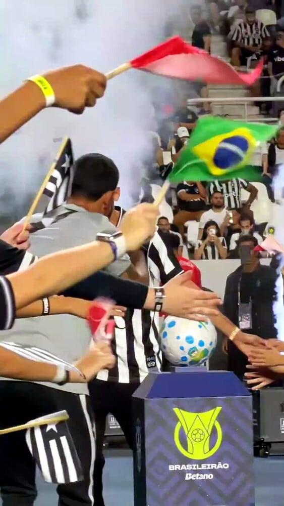 Ziyech accolto come una star al Botafogo