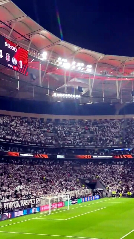 Il Besiktas trionfa e Italiano viene celebrato con "L'italiano"