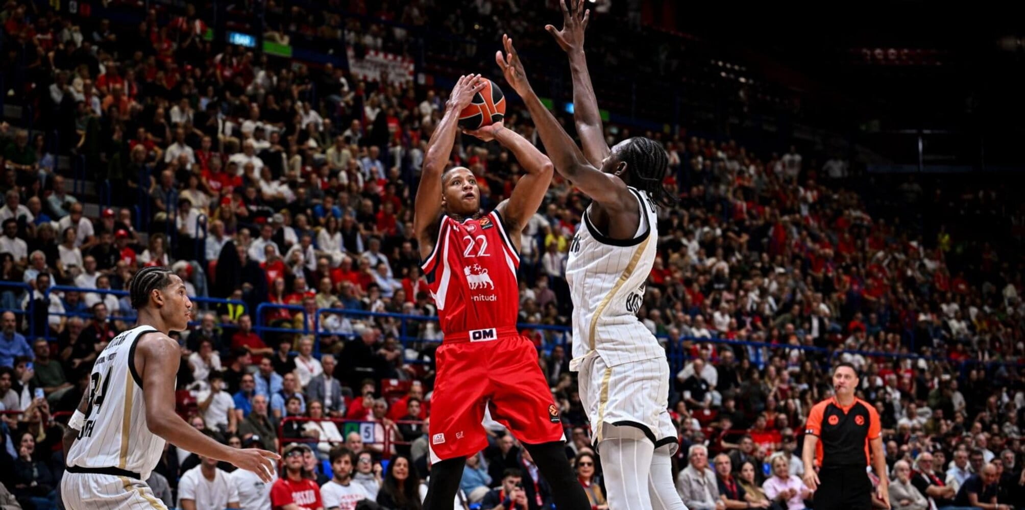 Photo: corrieredellosport.it Devon Hall's Buzzer-Beater Lifts Milano Over Virtus in EuroLeague Derby