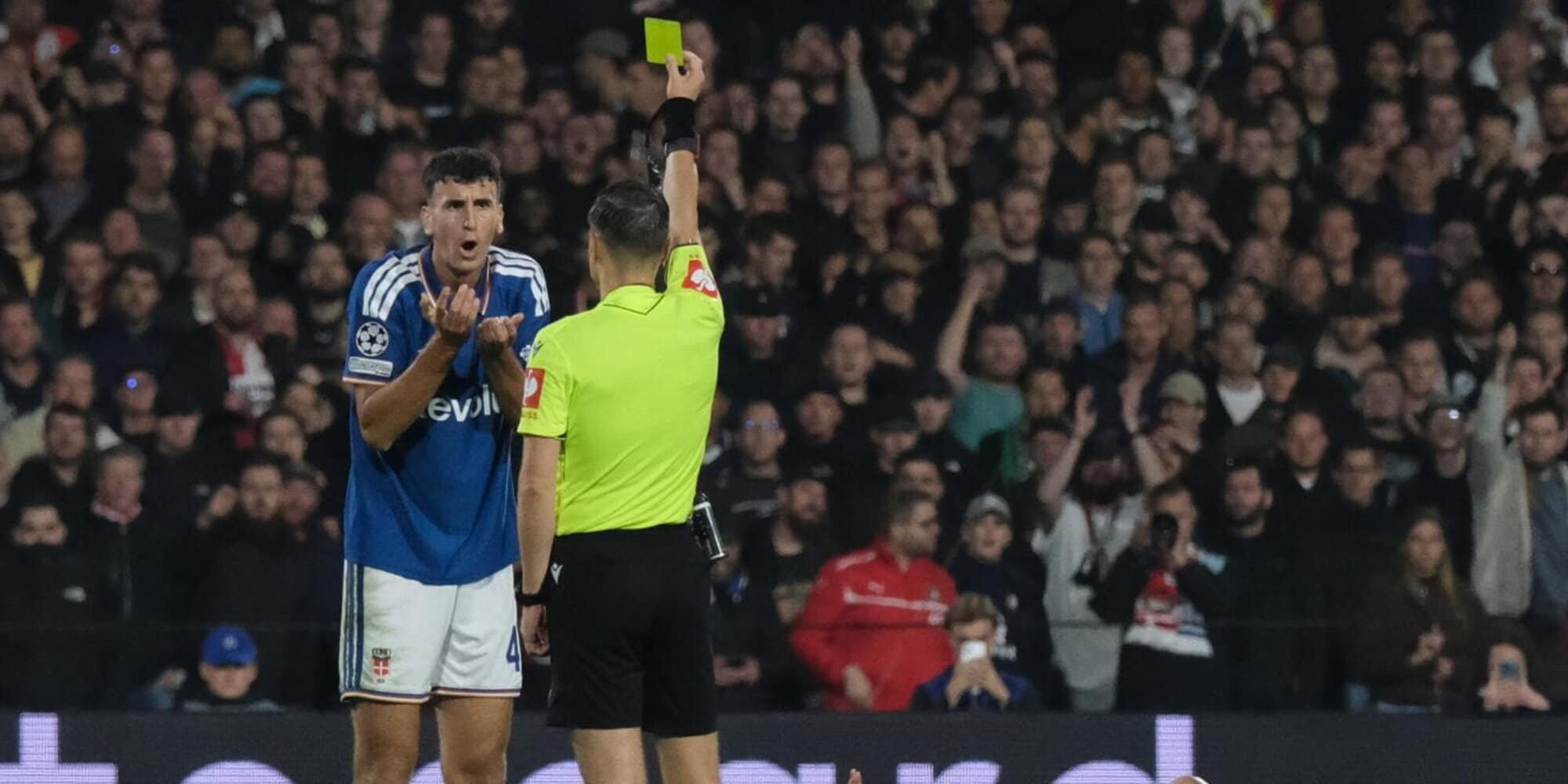 Moviola Feyenoord-Como: Rumsas uralta a meccset, Ramon megúszta a pirosat
