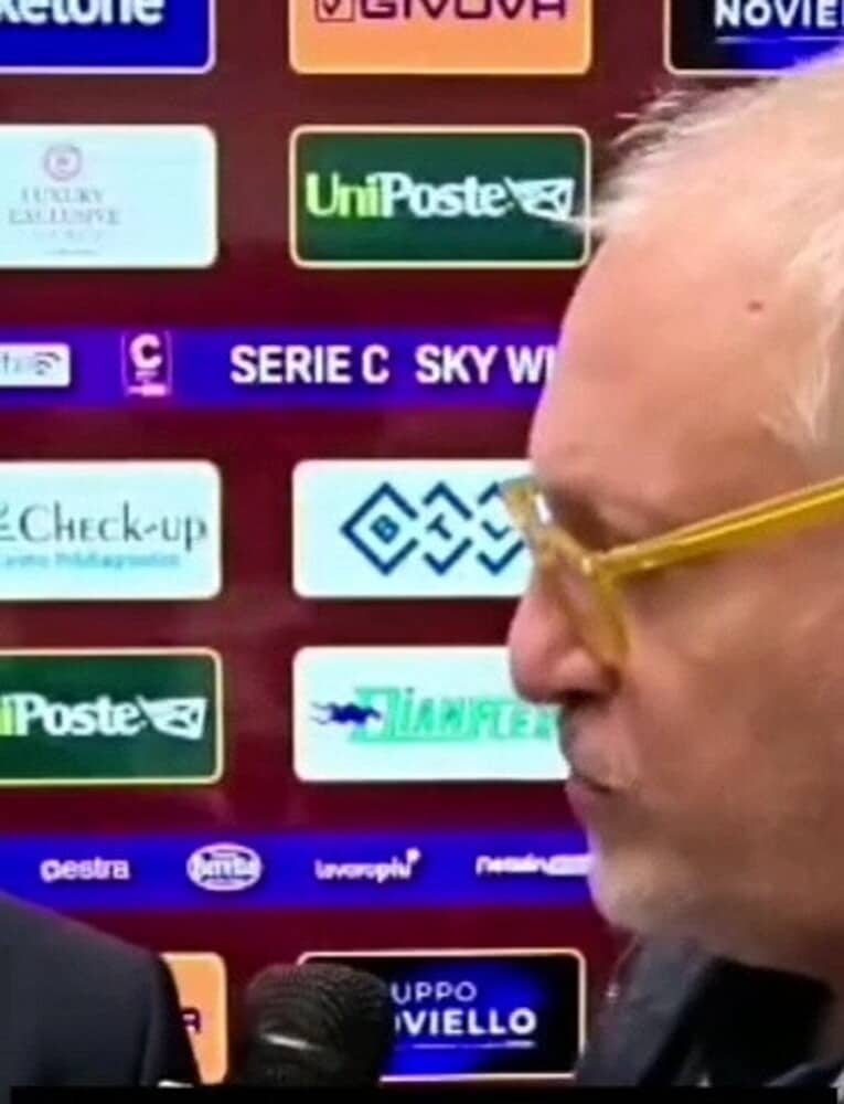 Furia Cosmi, rifiuta la domanda del giornalista e lascia l'intervista!