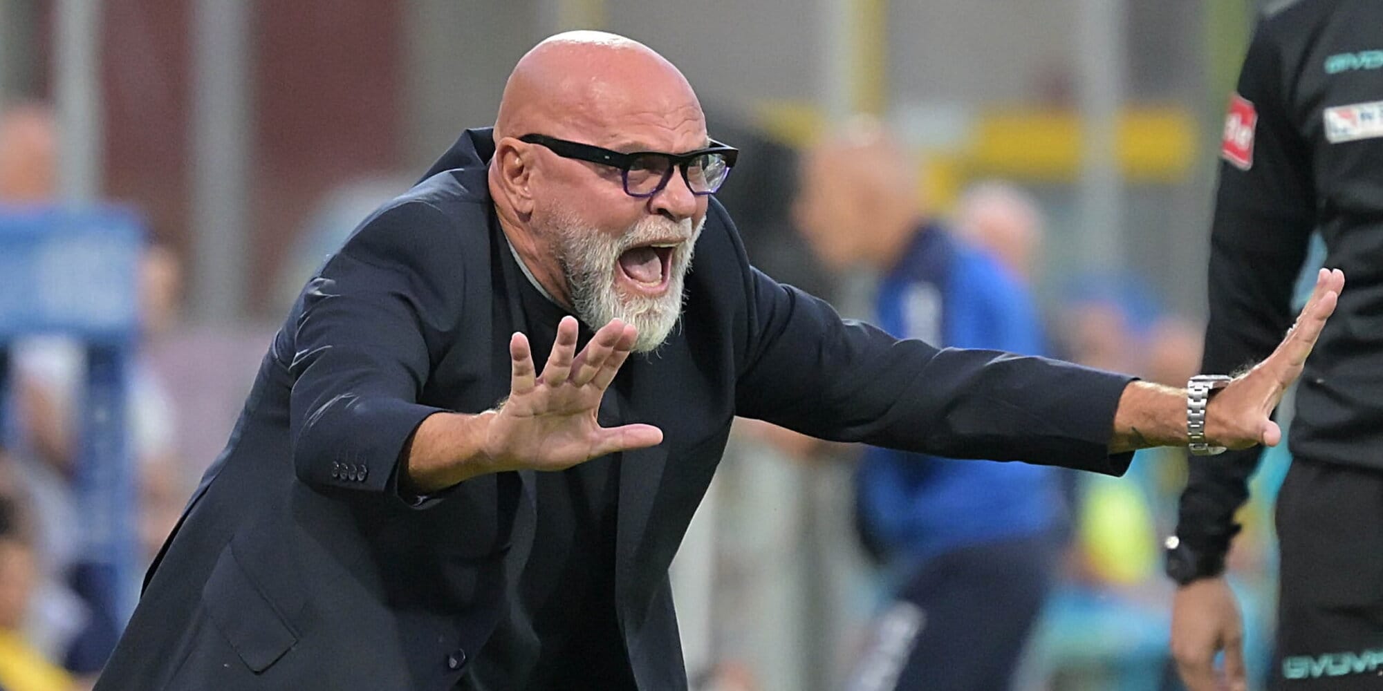 Forrong a Salernitana: a szurkolók megvonták a bizalmat Cosmival szemben