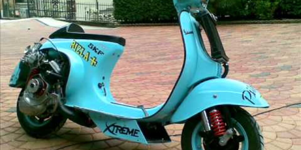 vespa 50 special blu elettrico