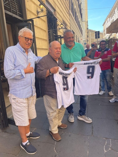 La Longobarda Salerno rilancia un cult della commedia all'italiana: tutte le foto della festa a Roma con Banfi