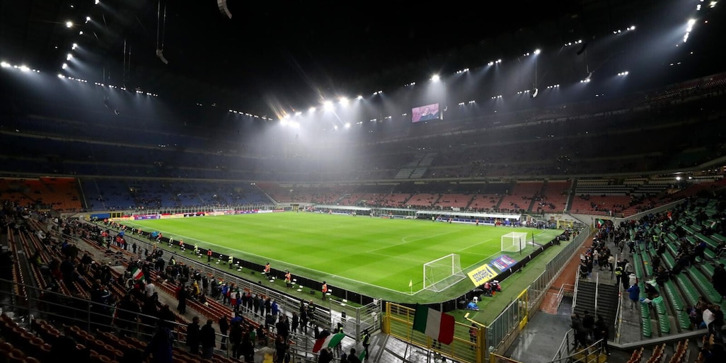 Tifosa norvegese denuncia palpeggiamenti a San Siro: cosa è successo