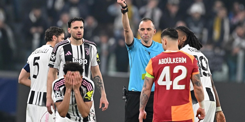 Il silenzio di Spalletti, le lacrime di Locatelli, la furia di Chiellini e Gatti per l'espulsione: nel mirino l'arbitraggio