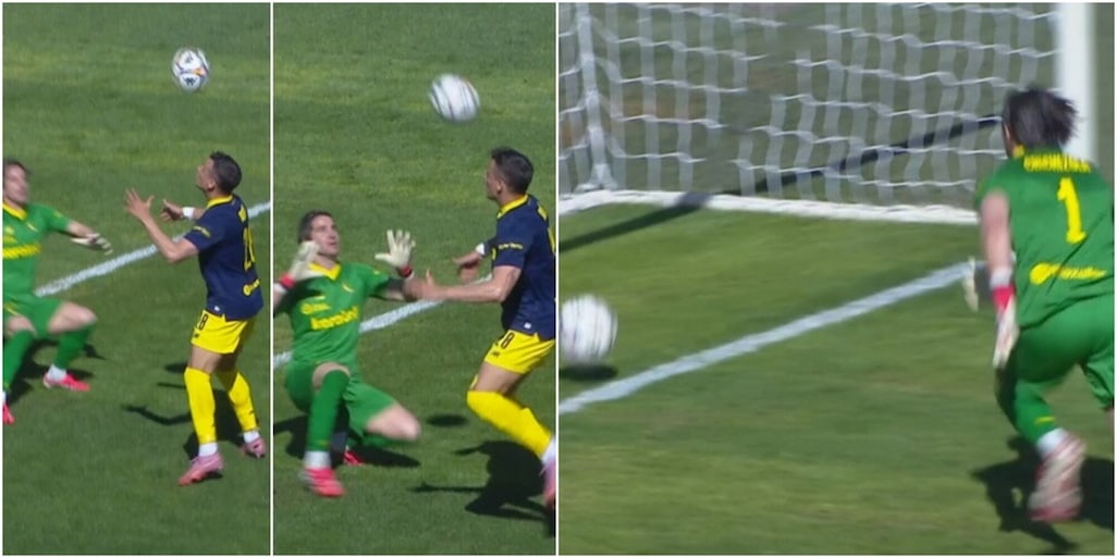 FOTO Adorni, autogol clamoroso in Bari-Modena: il retropassaggio di testa beffa Chichizola