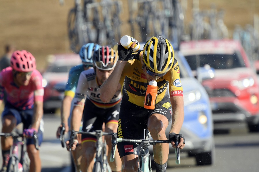 Strade Bianche, vince Van Aert. Secondo Formolo